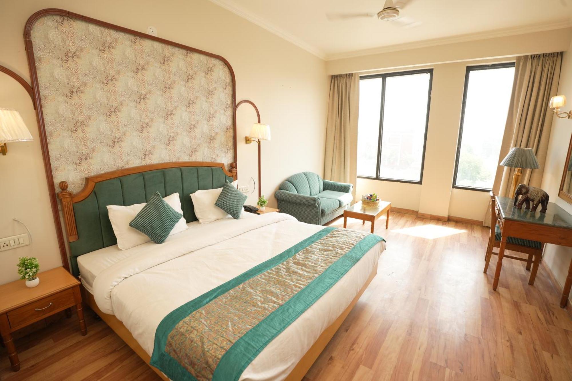 Hotel One Earth Park 3*